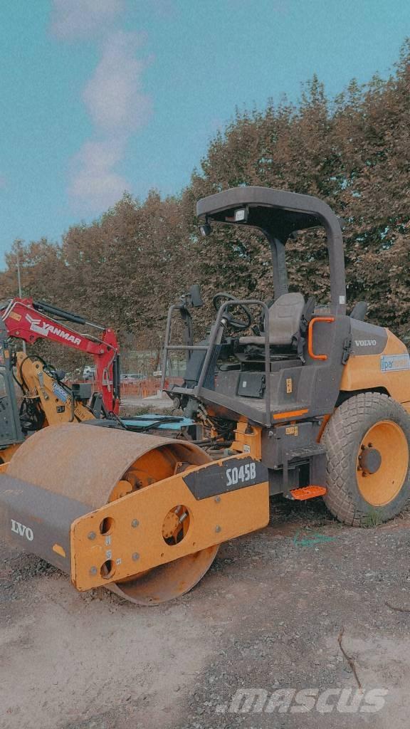 Volvo SD 45 B Yksivalssijyrät