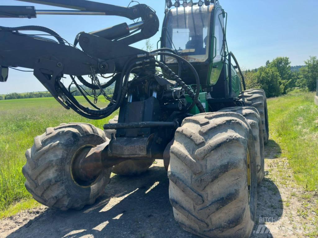 John Deere 1470 E Harvesterit