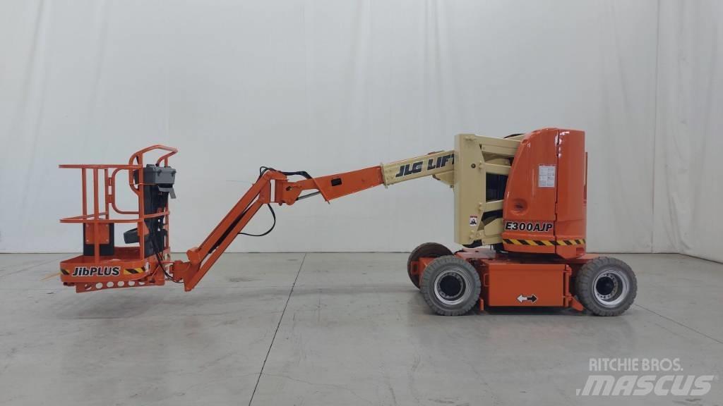 JLG E300AJP Kuukulkijat