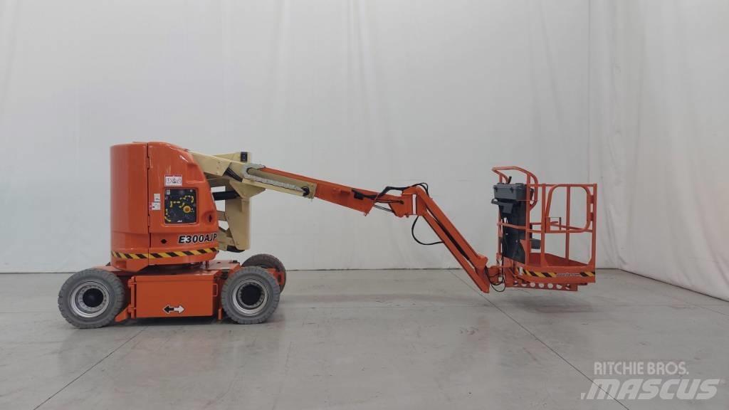 JLG E300AJP Kuukulkijat