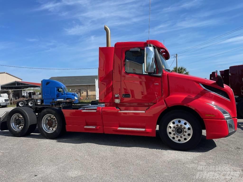 Volvo VNL64T300 Vetopöytäautot
