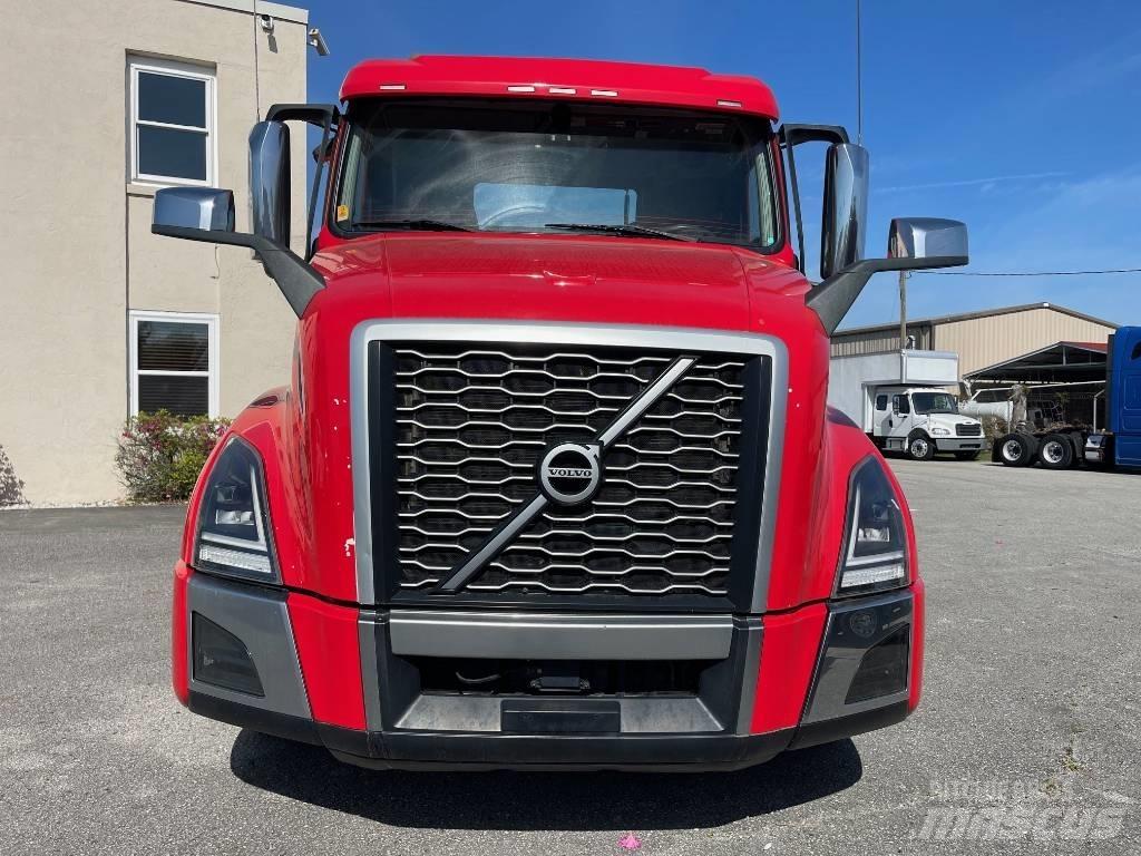 Volvo VNL64T300 Vetopöytäautot