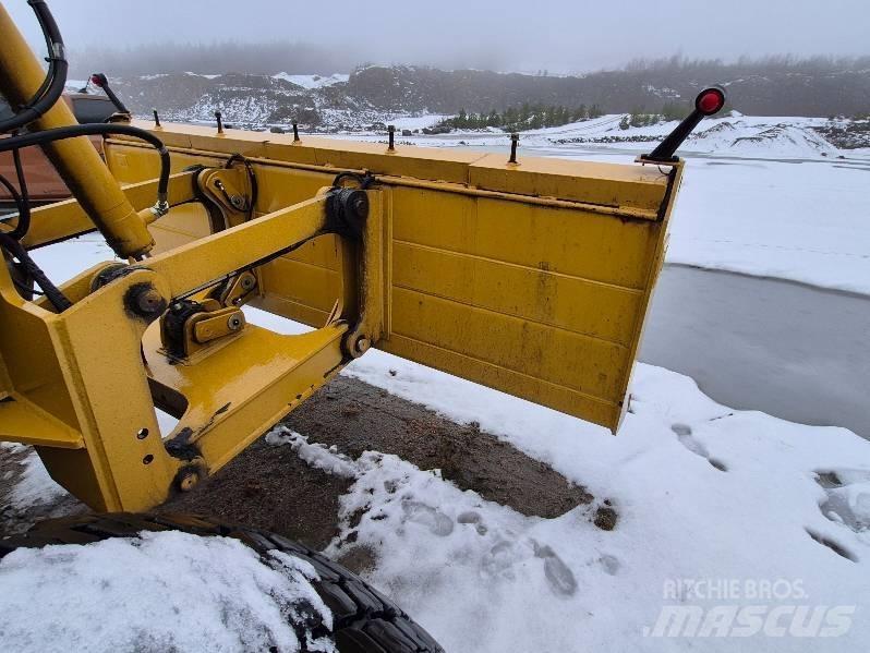 CAT 120 ADW Tiehöylät