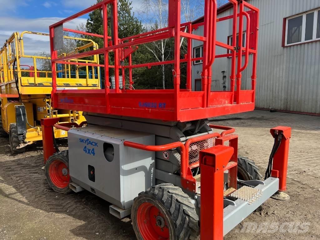 SkyJack SJ 6832 RT Saksilavat