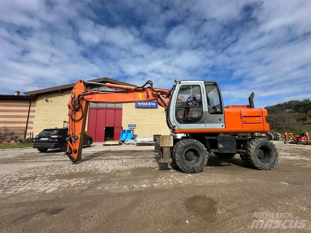 Hitachi EX 165 Pyöräkaivukoneet