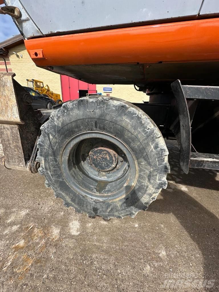 Hitachi EX 165 Pyöräkaivukoneet