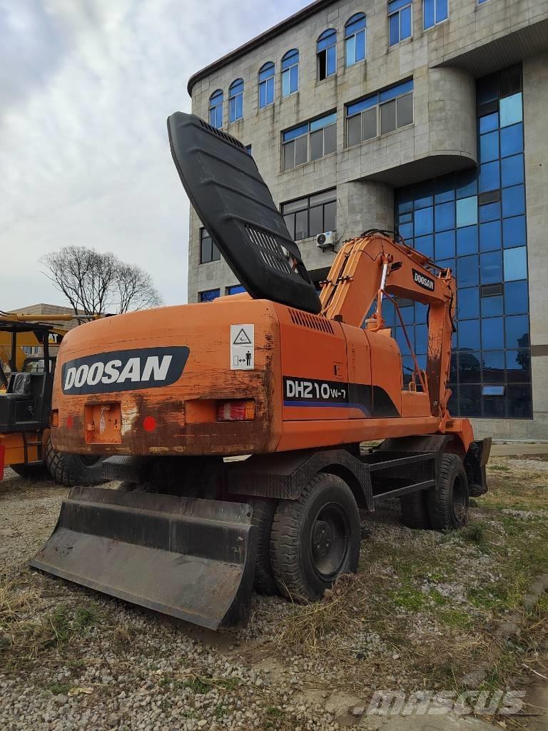 Doosan DH 210 W-7 Pyöräkaivukoneet