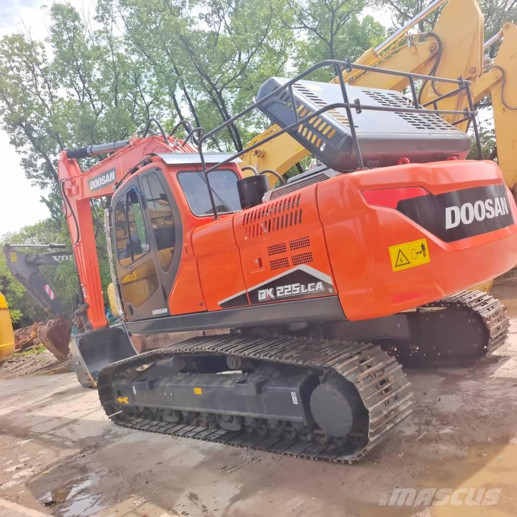 Doosan DX 225 LCA Telakaivukoneet