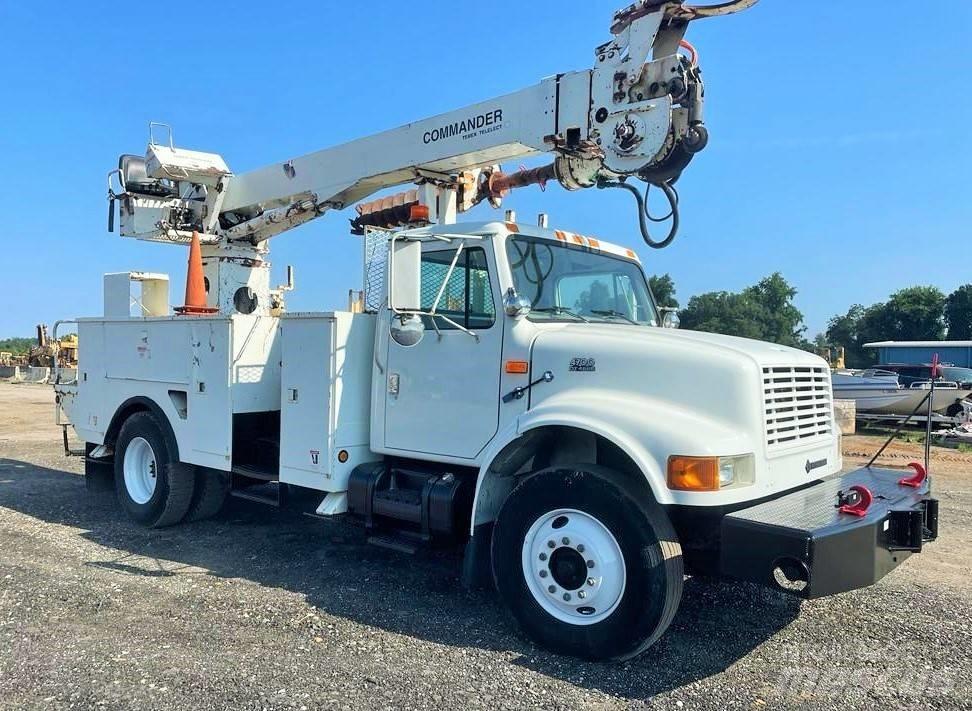 International 4700 Tienhoitoautot