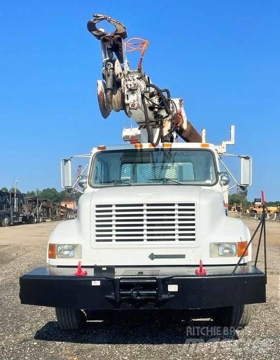 International 4700 Tienhoitoautot