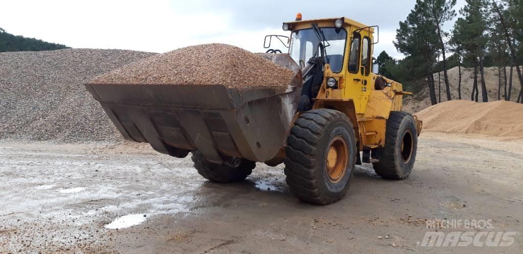  Cargadora volvo L90 Pienkuormaajat