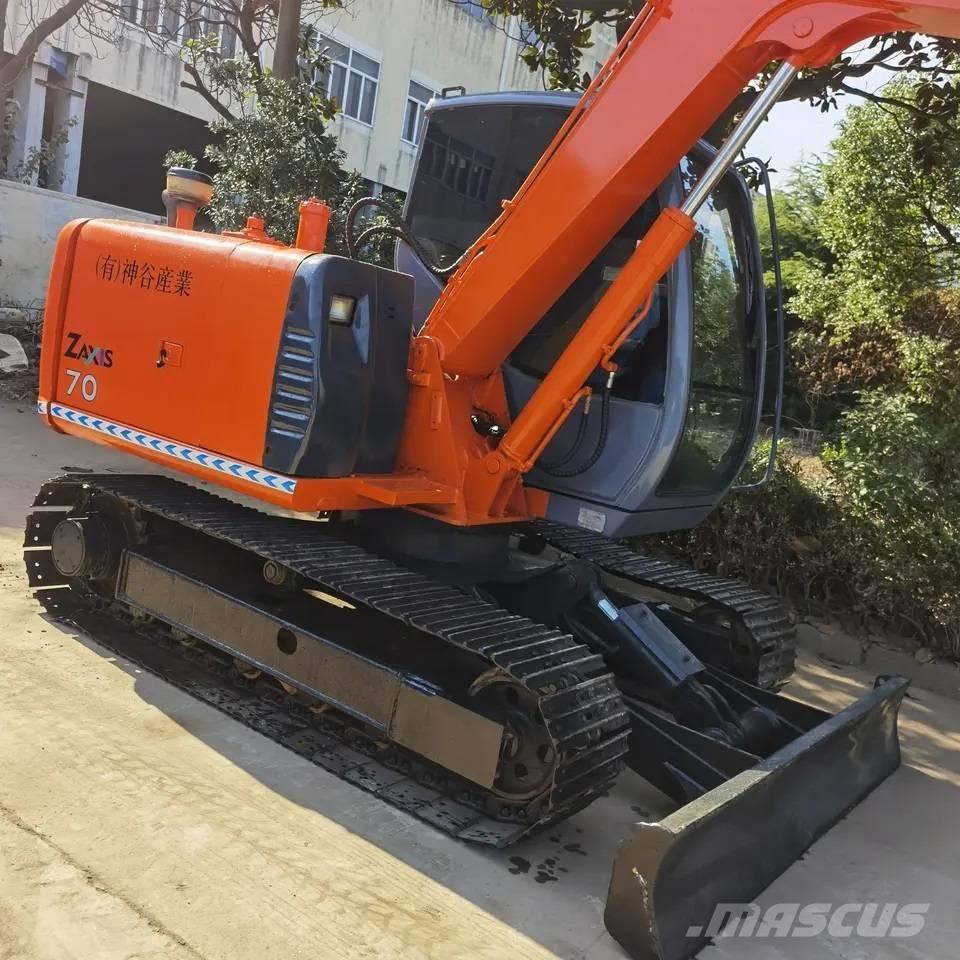 Hitachi ZX70 Midikaivukoneet 7t - 12t