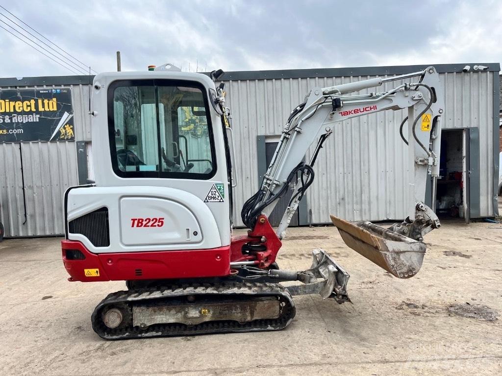 Takeuchi TB 225 Minikaivukoneet < 7t