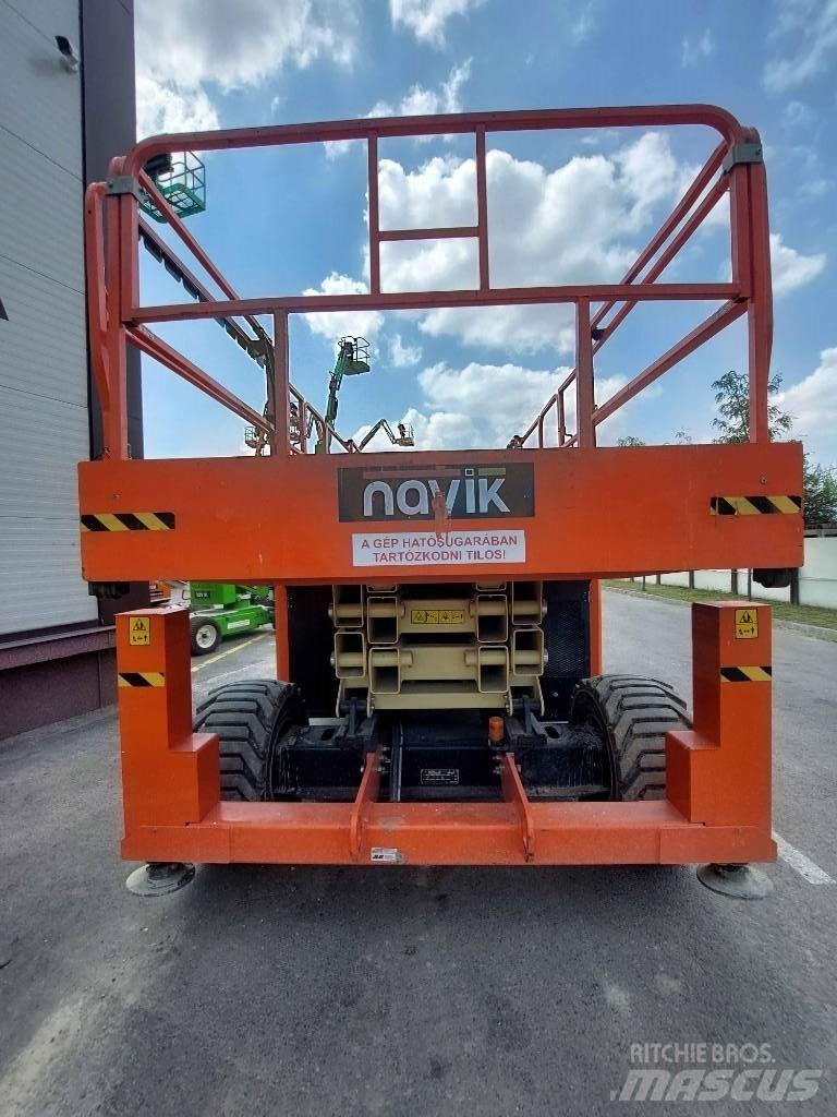 JLG 330 LRT Saksilavat