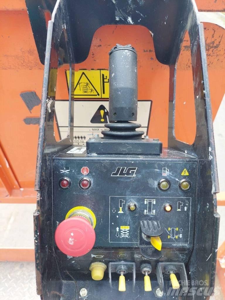 JLG 330 LRT MEGADECK Saksilavat