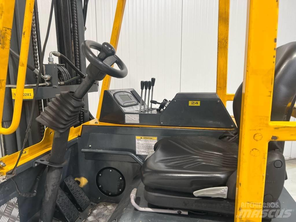 Combilift CBE2500 Nelitietrukit
