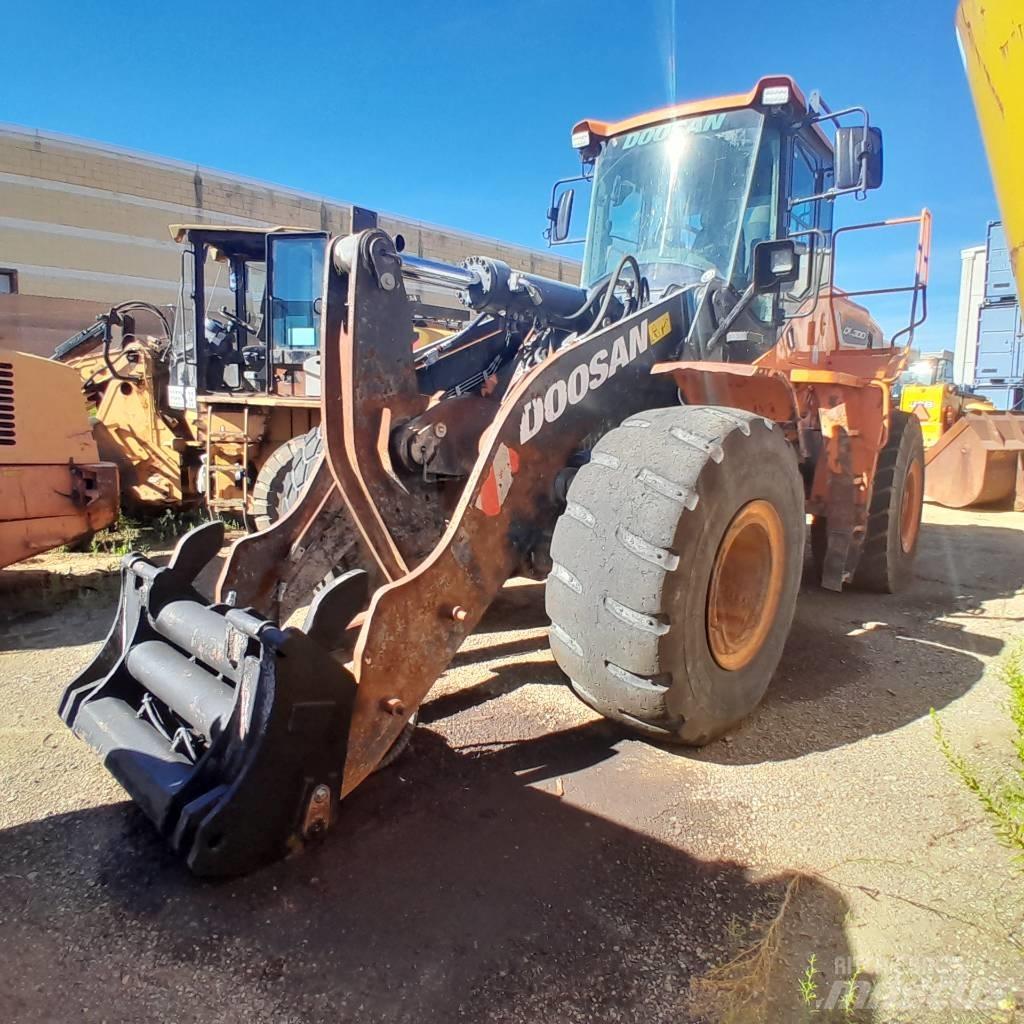 Doosan DL 300-5 Pyöräkuormaajat