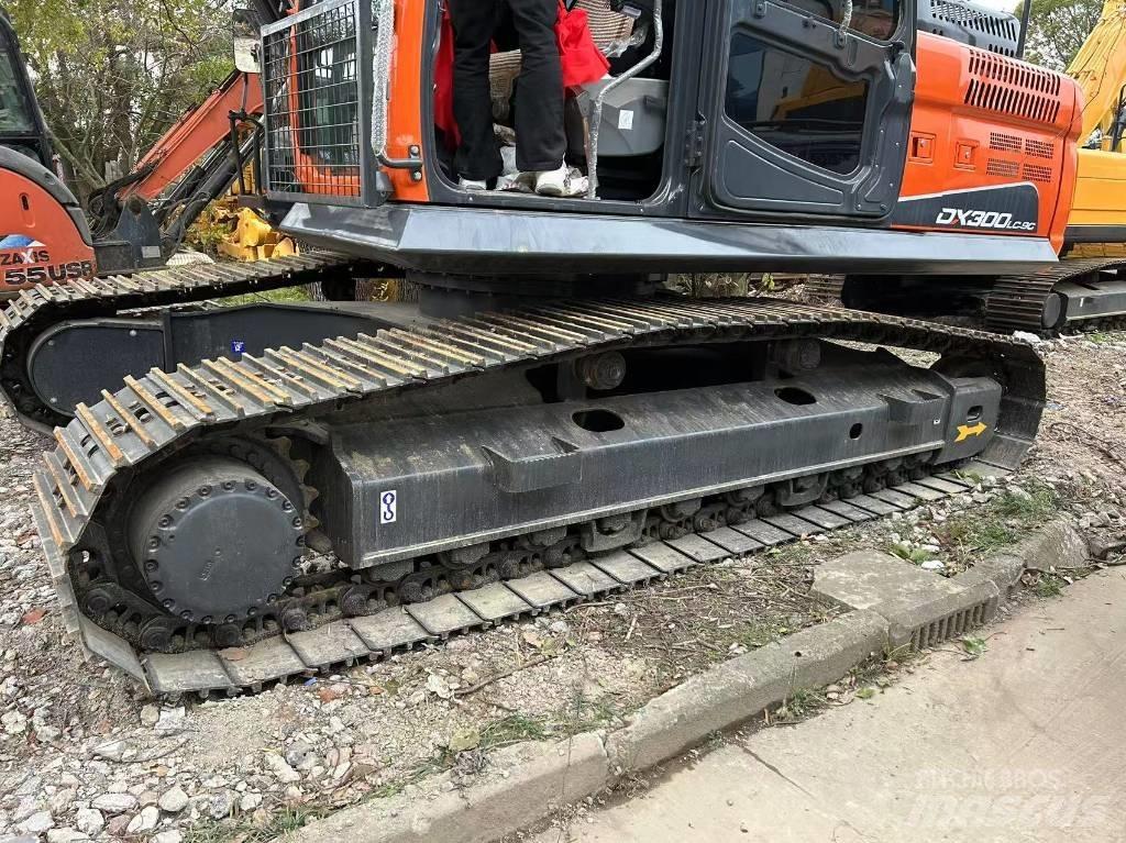 Doosan DX 300 Telakaivukoneet