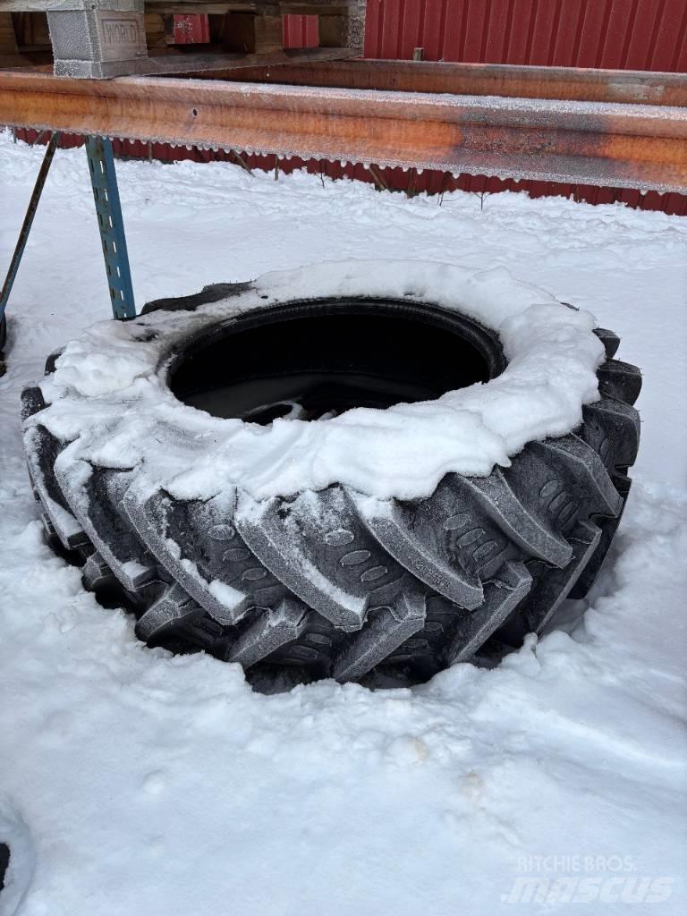 BKT 520/85R38 Renkaat ja vanteet