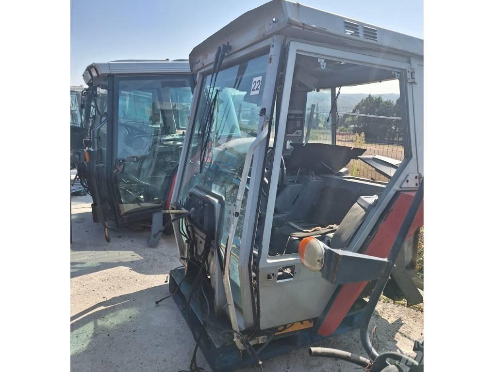 Massey Ferguson 3080 Ohjaamo ja sisusta