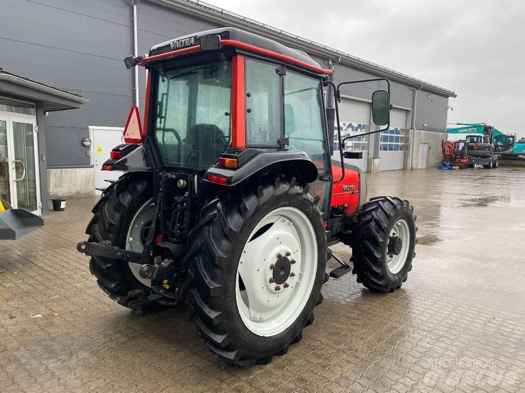 Valtra 700-4 Traktorit