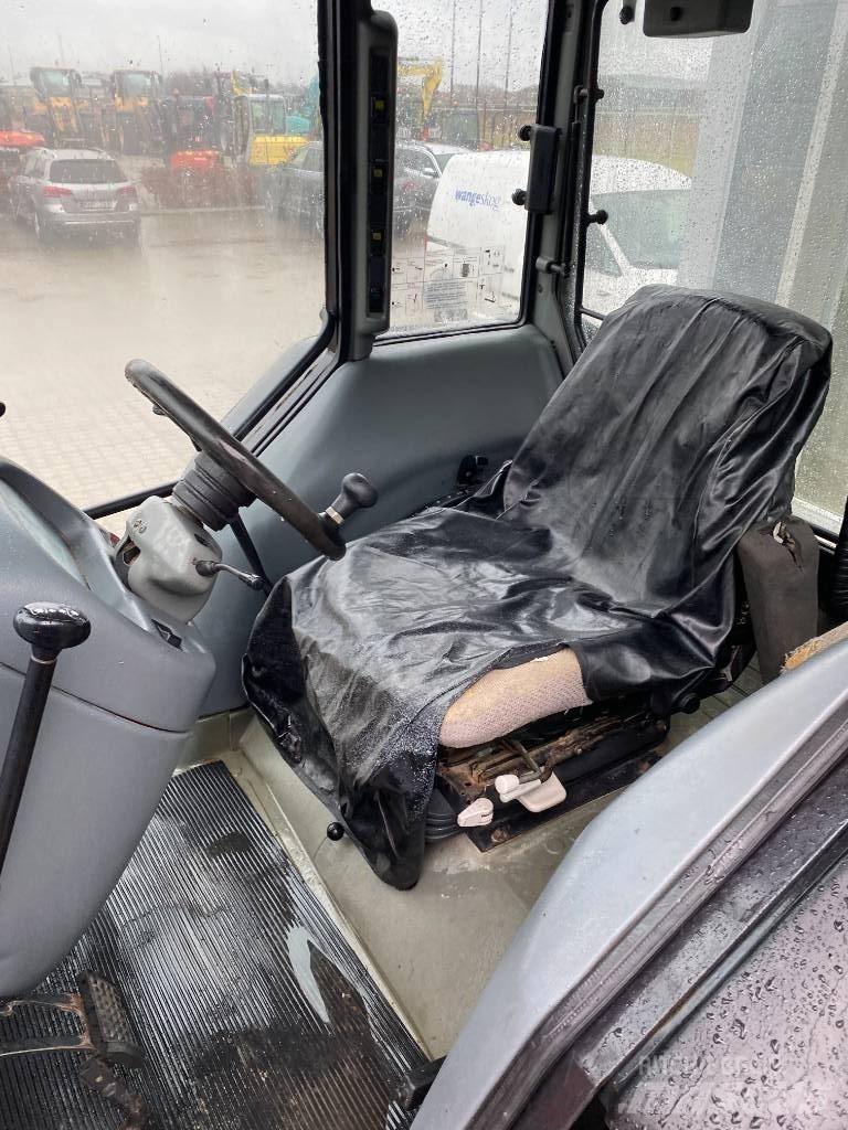 Valtra 700-4 Traktorit