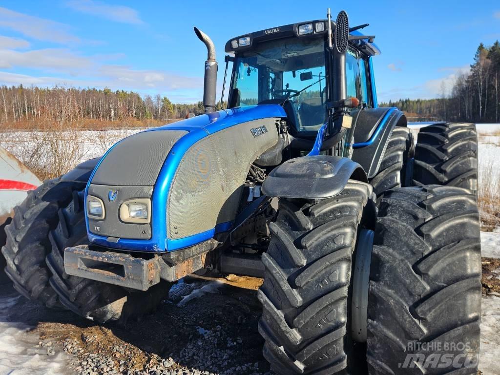 Valtra T 171 Traktorit