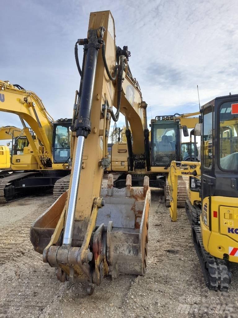 CAT 323 D Telakaivukoneet