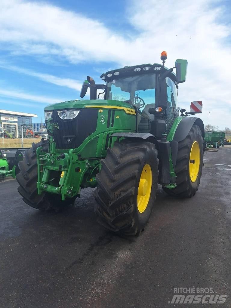 John Deere 6R250 Traktorit
