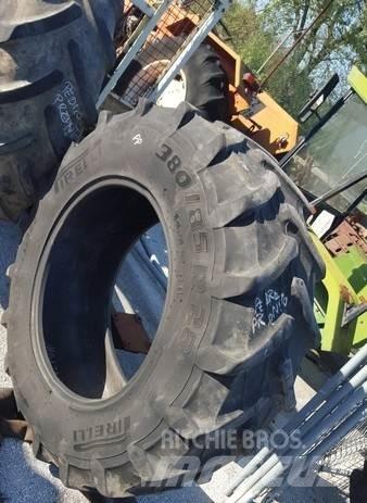  Pneu 14.9R28 Renkaat ja vanteet