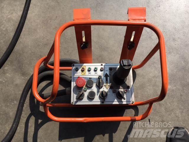 JLG SL245-12 Saksilavat