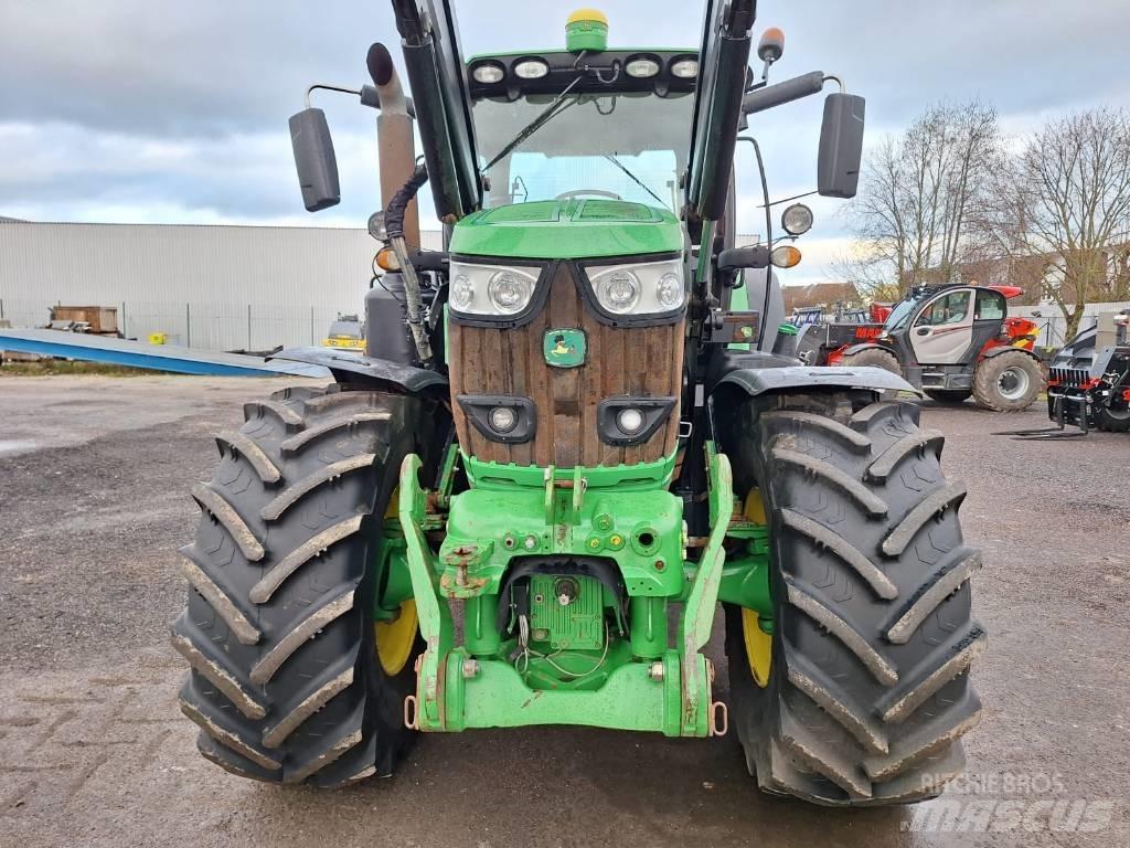 John Deere 6215R Traktorit