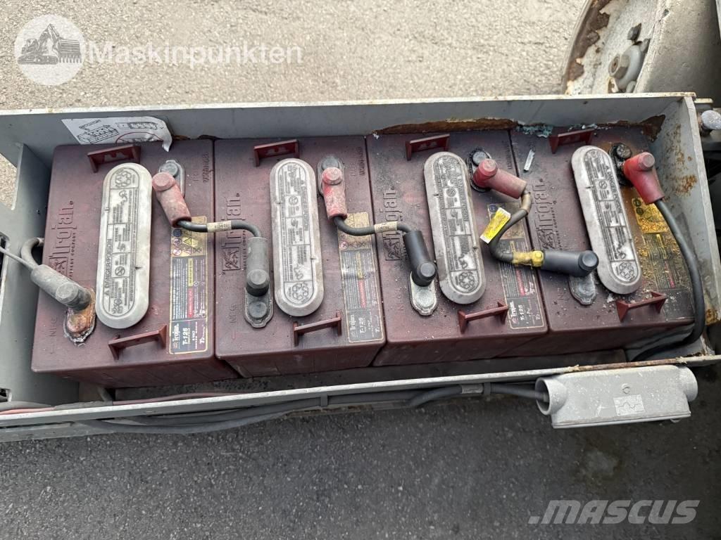 SkyJack SJ III 4626 Saksilavat