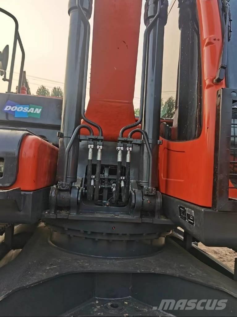 Doosan DX225 Telakaivukoneet