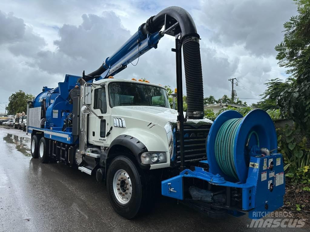 Mack GU713 Paine-/imuautot