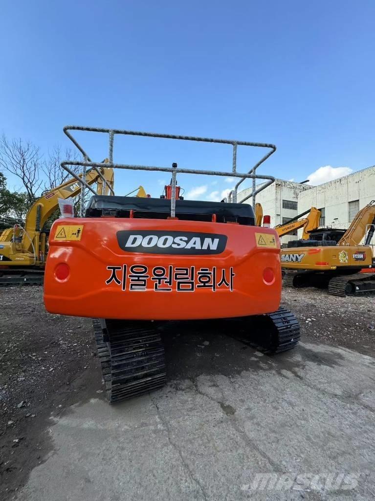 Doosan DX300 Telakaivukoneet