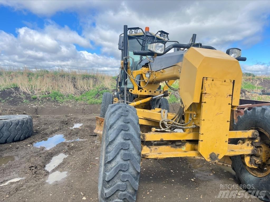 CAT 12 M Tiehöylät