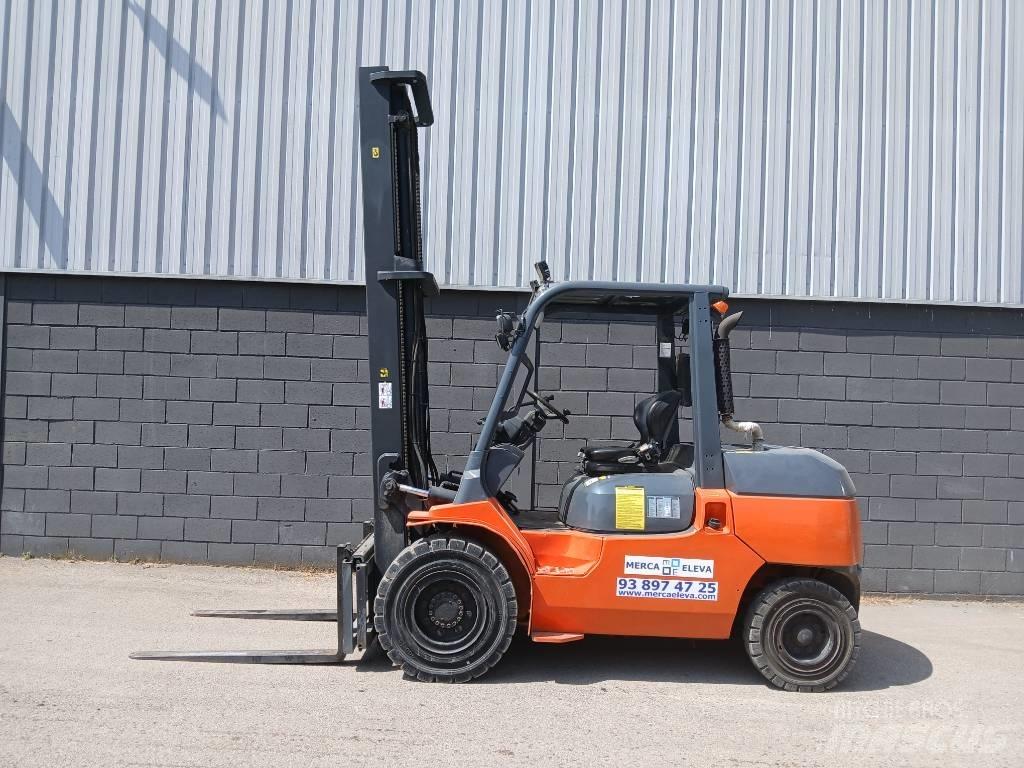 Toyota 42-7 FD 40 Dieseltrukit