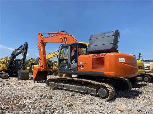 Hitachi ZX 250 Telakaivukoneet