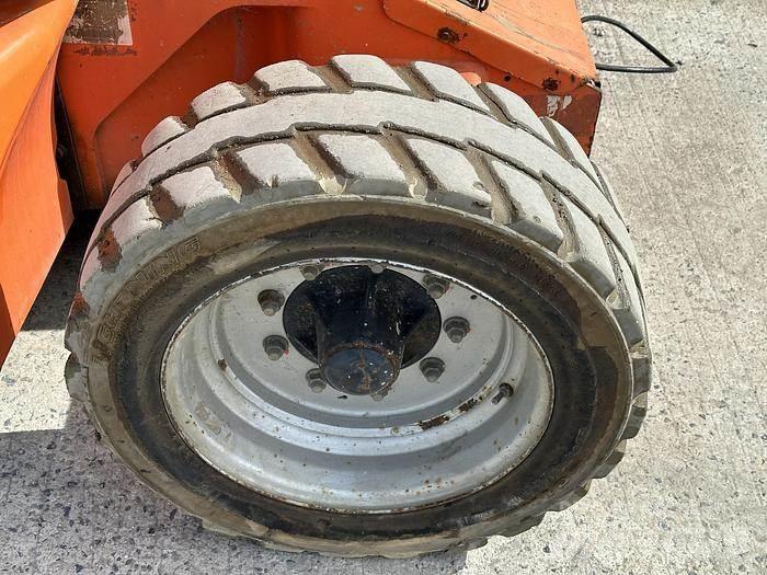 JLG E450 Kuukulkijat
