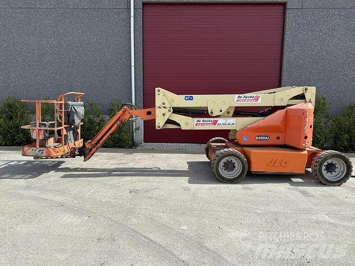 JLG E450 Kuukulkijat