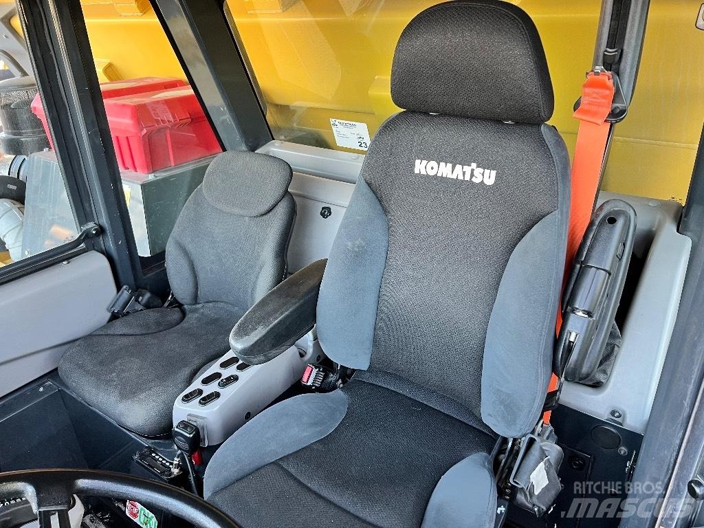 Komatsu 605-8 Maansiirtoautot