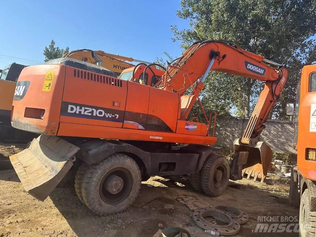 Doosan DH 210 W-7 Pyöräkaivukoneet