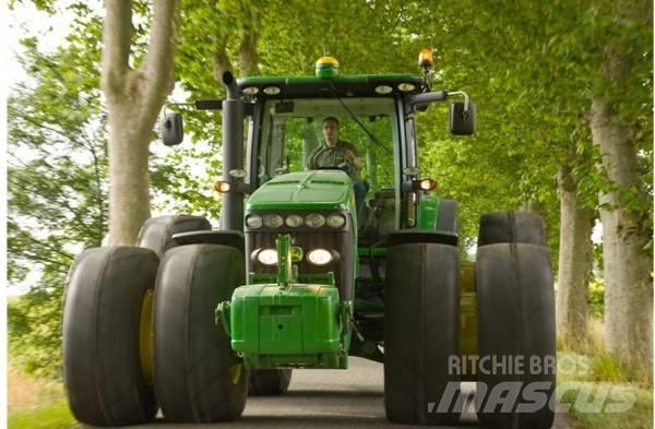 John Deere JD8270 Traktorit