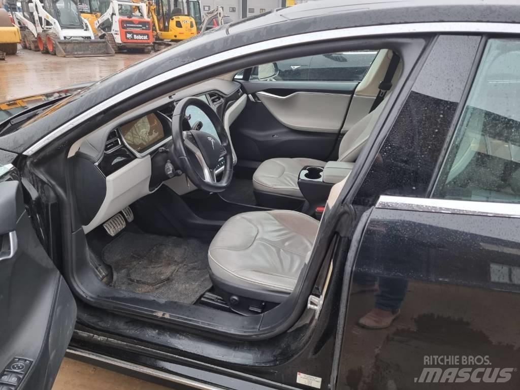 Tesla Model S P85D Henkilöautot