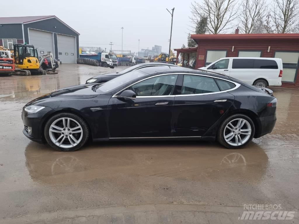 Tesla Model S P85D Henkilöautot