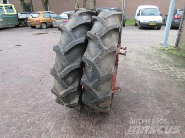 Goodyear 13.6/36 Renkaat ja vanteet