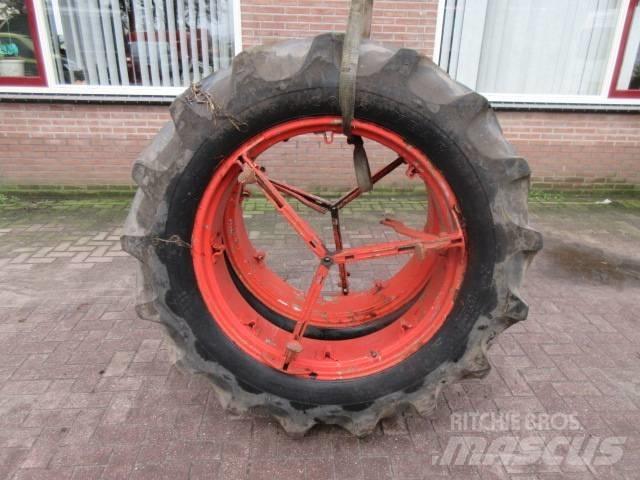 Goodyear 13.6/36 Renkaat ja vanteet