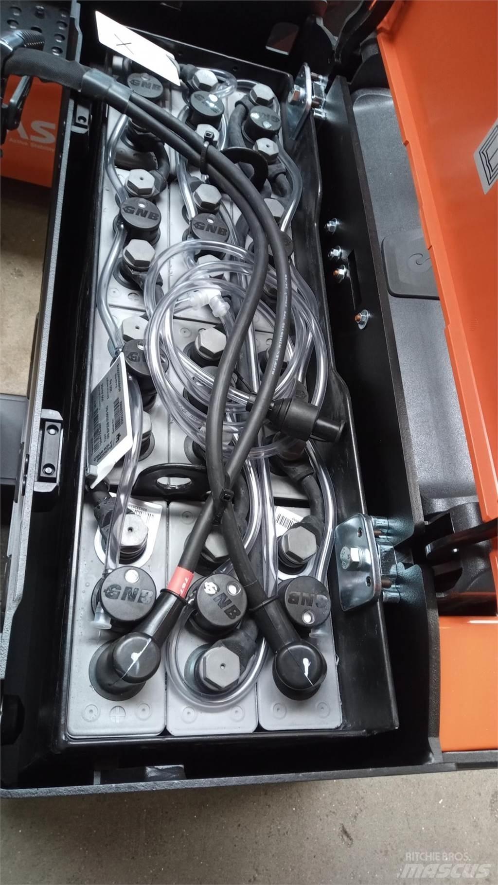Toyota LPE200B Lavansiirtotrukit