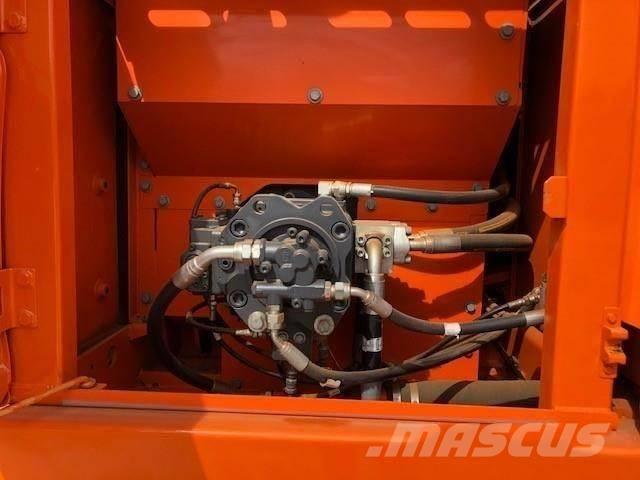Doosan DX 225 Telakaivukoneet